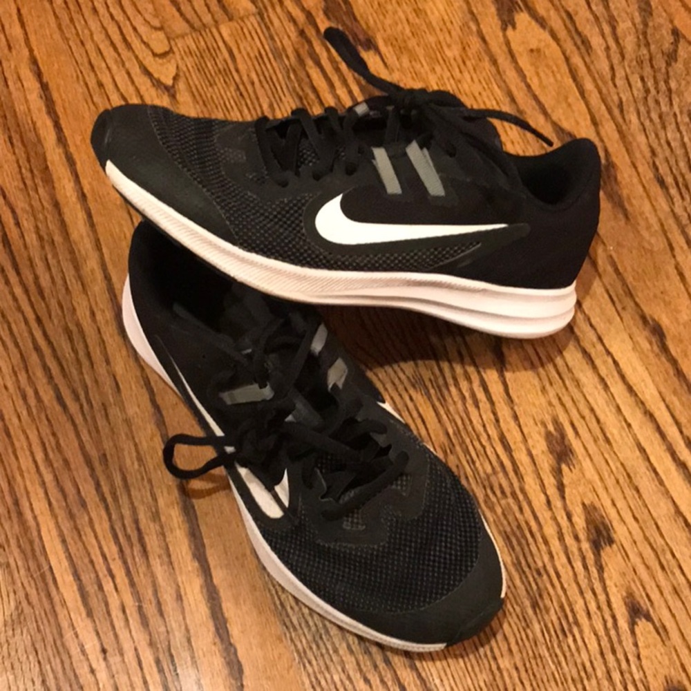 Boys Nike Tennis Shoes